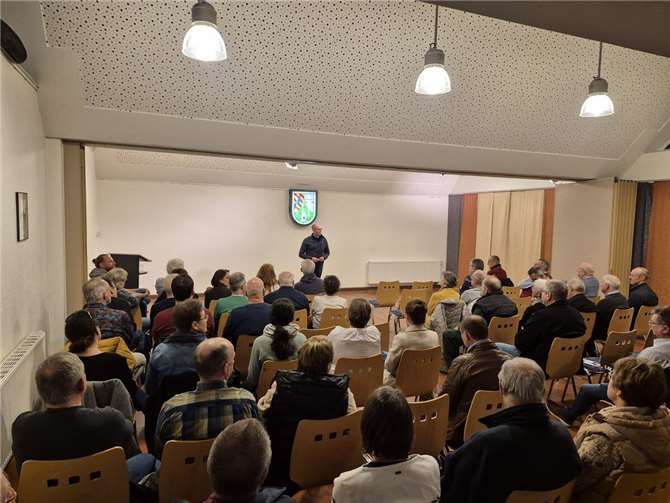 Rund 90 Bürgerinnen und Bürger waren gekommen, um mehr über den Kandidaten und seine Ziele zu erfahren.  Foto: Myriam Stern