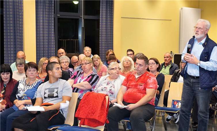 Busbetreiber Zickenheiner gesteht Probleme ein und verspricht Besserung Rund siebzig Besucher waren vergangenen Dienstagin die VHS gekommen und machten ihren Ärger Luft.