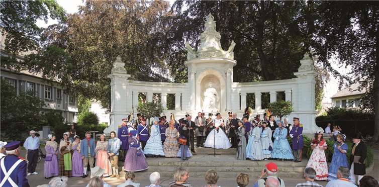 Rund um das Kaiserin-Augusta-Denkmal wird ein buntes Programm geboten. Koblenz-Touristik/Piel Media