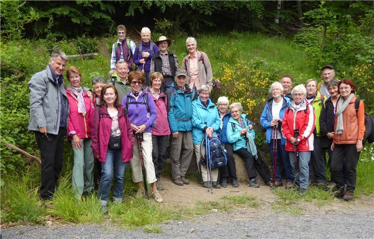 Rund um den Laacher See wanderte die Gruppe des TV Remagen. Foto: Günter Hussong