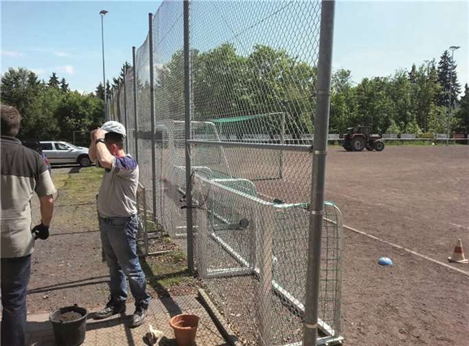 Rund um den Wehrer Sportplatz waren die Helfer unterwegs.privat