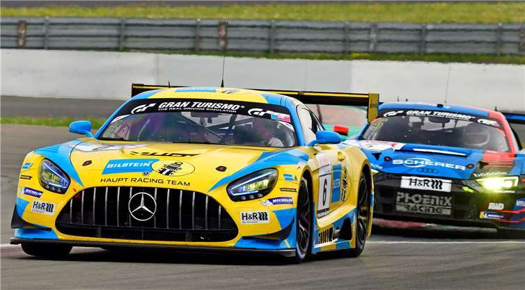 Rundenlang lieferten sich die Piloten des Haupt Mercedes und des Phoenix-Audi einen packenden Positionskampf um die Ränge zwei und drei.