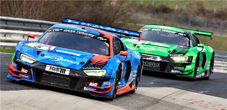 Rundenlang lieferten sich die beiden Schwesterautos von Phoenix Racing einen spanenden Zweikampf um die dritte Position.