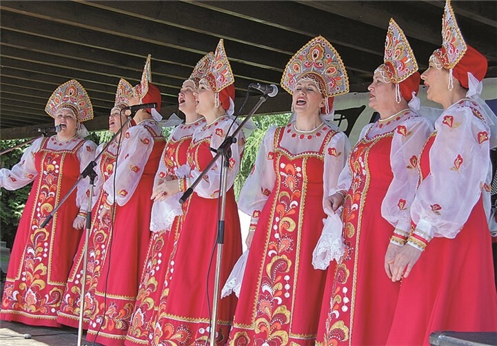 „Russische Seele“, eine Gesangs- und Tanzgruppe aus Bonn, zeigte Kulturgut aus Russland und den angrenzenden Staaten.