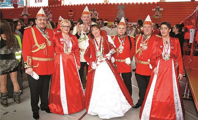 „Rut un wiess wie lieb ich dich“, schunkelte Prinzessin Christiane im Kreis ihres Gefolges. DL