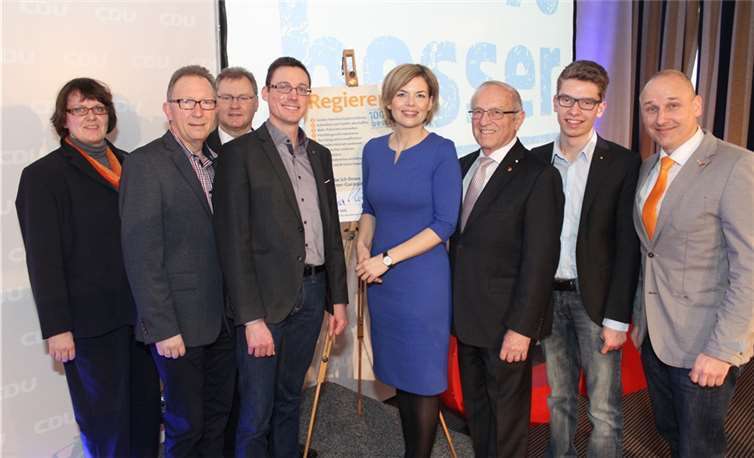 Ruth Ehrenstein, Erwin Rüddel, Jörg Röder, Julia Klöckner, Falk Schneider, Viktor Schicker, Peter Haard und Tom Haardt (von links) blicken der Landtagswahl optimistisch entgegen. CDU Kreis Neuwied