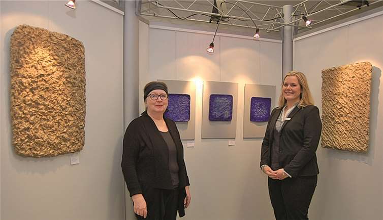 Ruth Siegmund (l.) zusammen mit Tatjana Beuler, Kundenbetreuerin in der Geschäftsstelle Schlossstraße.privat