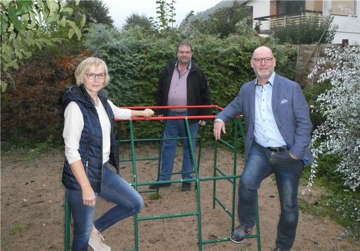 Rutsche und Klettergerüst ausgetauscht werden. Fotos: privat