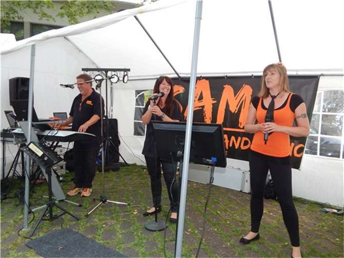 SAM - Sound and Music - sorgten für Partystimmung.