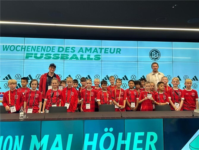 SC Rheinbach-U11 mit Julian Nagelsmann im DFB-Pressekonferenzsaal. Foto: privat