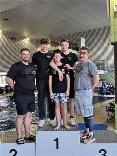 SG Rhein-Mosel: v.l. Till Lehmann (Trainer SC Poseidon Koblenz), Levii Pilger (SCPK) Ömer Burak Yildrim (SSV), Erik Salewsky (SCPK), Frank Hoeke (Trainer SSV Trier). Foto: Dolores Dauer-Salewsky