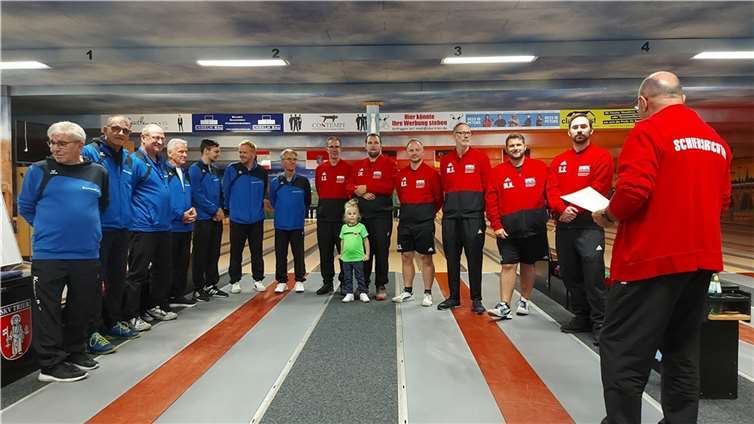 SKV Trier 1 in blauem Trikot - KSV Stromberg in Rot.  Foto: Kegelsportverein Stromberg e. V.