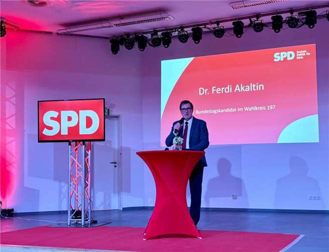 SPD-Bundestagskandidat Dr. Ferdi Akaltin hielt eine spannende und motivierende Rede.  Fotos: privat