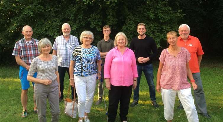 SPD-Bundestagskandidat Martin Diedenhofen (3.v.r.) im Kreise der Mitglieder des SPD-Ortsvereins Dattenberg. Foto: privat