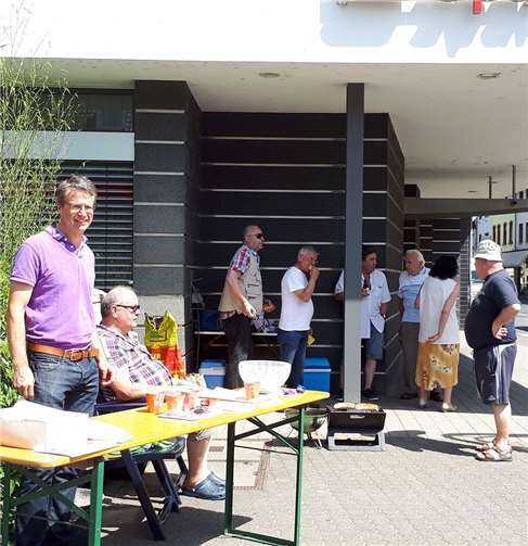 SPD-Infostand vor der Sparkasse in Engers. SPD Engers
