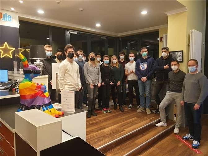 SPD-Kreisvorsitzenden Mike Weiland und OB David Langner trafen sich mit jungen Leuten zum Gespräch. Foto: SPD Rhein-Lahn