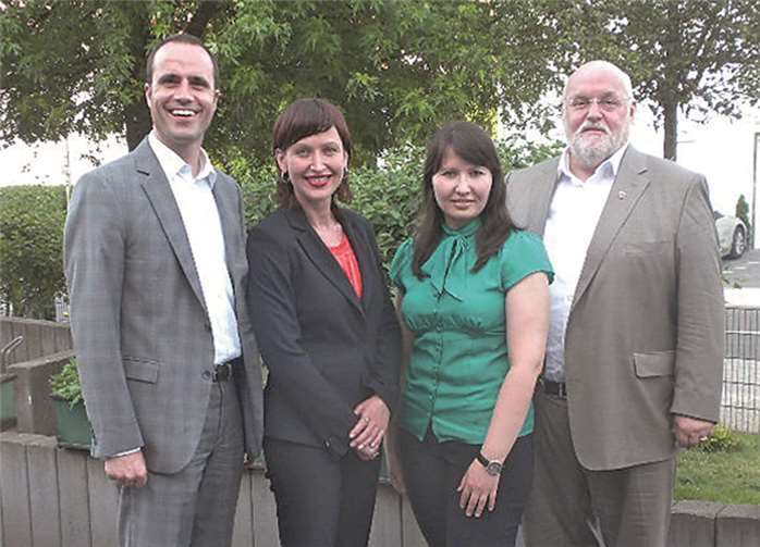 SPD-Kreisvorsitzender Clemens Hoch (v. l.), Natalja Kreuter und Natalia Reimer-Gutsch, Dieter Klöckner, MdL. privat