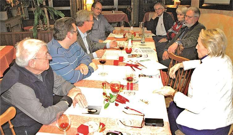 SPD-Mitglieder und Vorsitzender der Werbegemeinschaft Linz Martin Flöck im Gespräch.privat