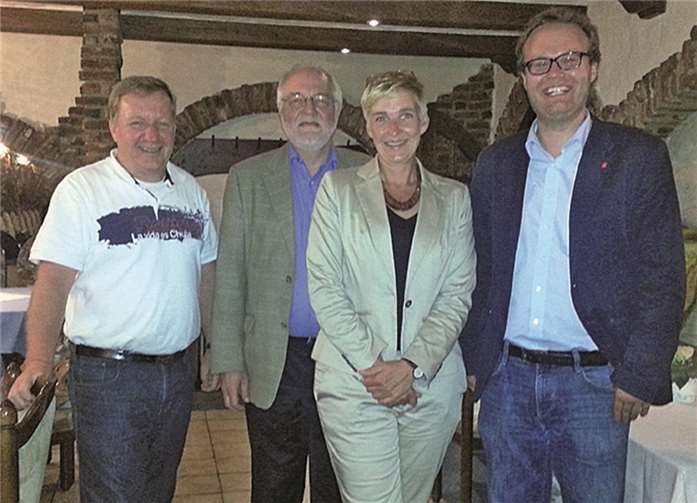 SPD Rheinbach im Gespräch mit der Bundestagskandidatin (v.l.n.r.): Jürgen Lüdemann, Stellv. OV-Vorsitzender, Dietmar Danz, Stellv. OV-Vorsitzender und Ratsherr, SPD-Bundestagskandidatin Bettina Bähr-Losse und Folke große Deters, OV-Vorsitzender und Ratsherr.privat