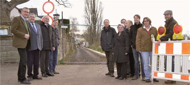 SPD-VG-Vorsitzender Bernd Schemmer, Ortsbürgermeister Sepp Gans, Bürgermeister Fred Pretz und der stellvertretender Fraktionsvorsitzende Dr. Johannes Ferber, Urbar (v. l.) mit der SPD-Fraktion beim Vor-Ort-Termin an der Baustelle des Rheinradweg-Abschnitts. privat