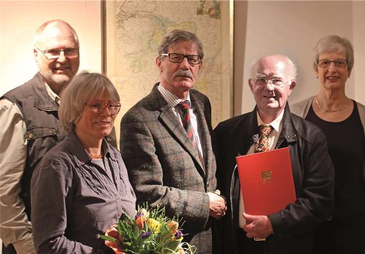 SPD-Vorsitzende Jutta Heller (v. .), Manfred Königstein, Klaus-Henning Rosen, Libeth Schwager und Wolfgang Gisevius. privat