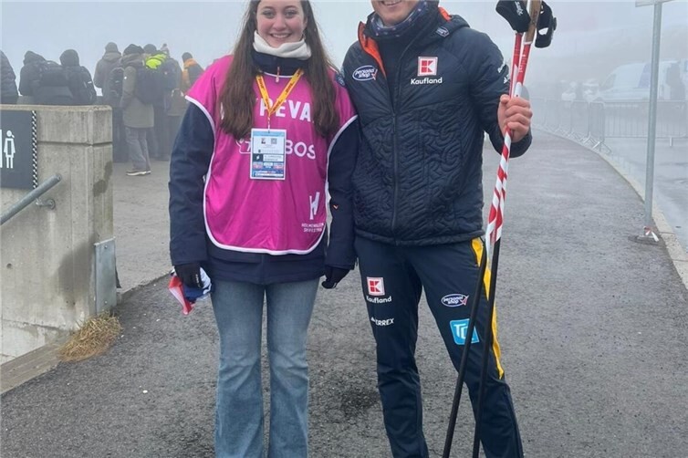 SRC Biathletin Anna Fachinger als Volunteer beim Skilanglauf Weltcup Oslo Holmenkollen