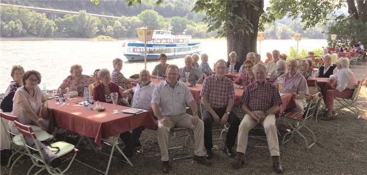 SU-Kreisvorsitzender Wolfgang Löhrke (vorne v.r.), CDU-Kreisvorsitzender Erwin Rüddel sowie dessen Stellvertreter Viktor Schicker statteten der Senioren Union einen Besuch ab. privat