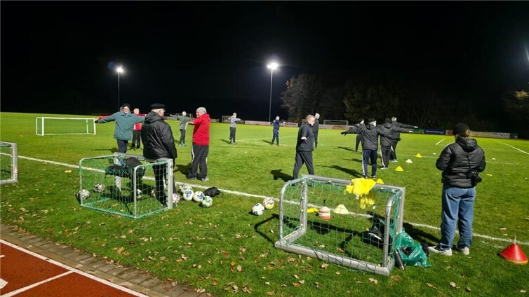 SV Rot-Weiß Dünstekoven und SSV Heimerzheim luden gemeinsam mit dem Fußballverband Mittelrhein zur Vorstellung von Walking Football ein. Foto: privat