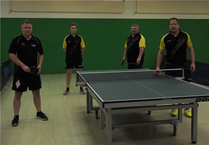 SV Urmitz, 1. Freizeitmannschaft v.l.: Hans-Jürgen Füller, Nico Eiers, Michael Eiers, Michael Dott.Quelle: SV Urmitz