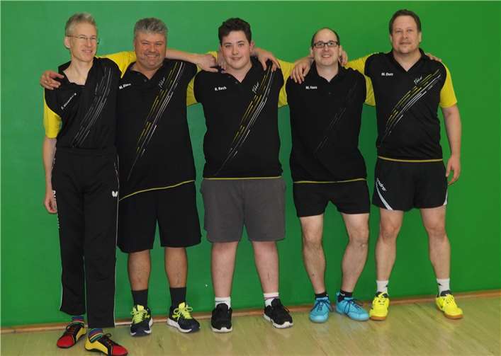 SV Urmitz, Tischtennis Herrenmannschaft 1. Kreisklasse. Von links: Felix Sirrenberg,Michael Eiers, Riccardo Rech, Martin Haas, Michael Dott, es fehlt: Marco Schmidt. Foto: SV Urmitz