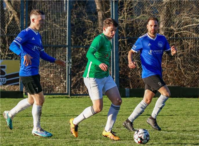 SVO Stürmer Tobias Höper (grünes Trikot) erzielte 5 Tore in dem Spiel gegen Franken und belegt Platz 1 der Torjägerliste in der Kreisliga B.  Foto: SV Oberzissen