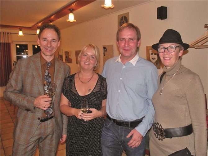 „SWEA Art“-Koordinatorin Christina Mâneskiöld (re.) freut sich mit ihren Gleichgesinnten wieder auf den Workshop und die Ausstellung.