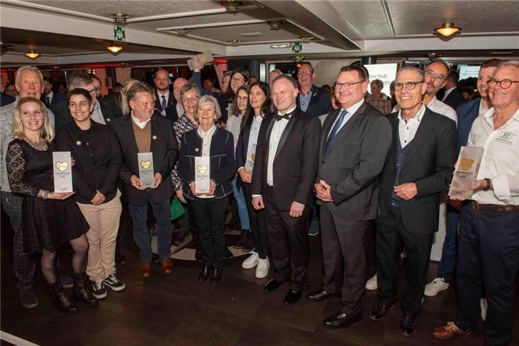 Rund 350 geladene Gäste -Zehn Vereine wurden für ihr Ehrenamt geehrt SWN-Ehrenamtsgala: Zehn Neuwieder Vereine werden für ihr Ehrenamt mit dem Engagementpreis 2024 ausgezeichnet. Foto: Gerd Neuwirth/SWN
