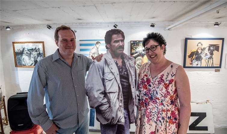 Sabine Appelbaum und Kolja Senteur eröffnen die Ausstellung.Peter-Jaques