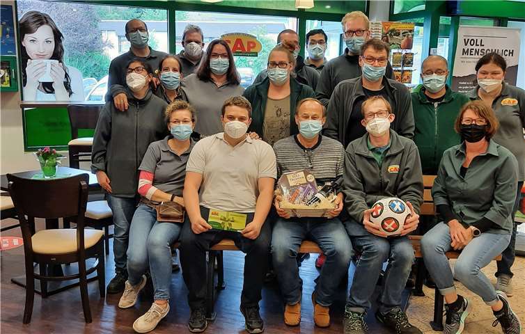 Sabine Decker, Tim Kämmerling, Josef Chevally, Ralf Krahe und die Filialleiterin Monika Belzer-Leven.Foto: privat