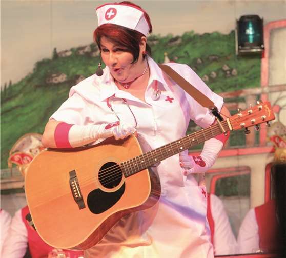 Sabine Reichert als „kranke Schwester“. Winfried Scholz