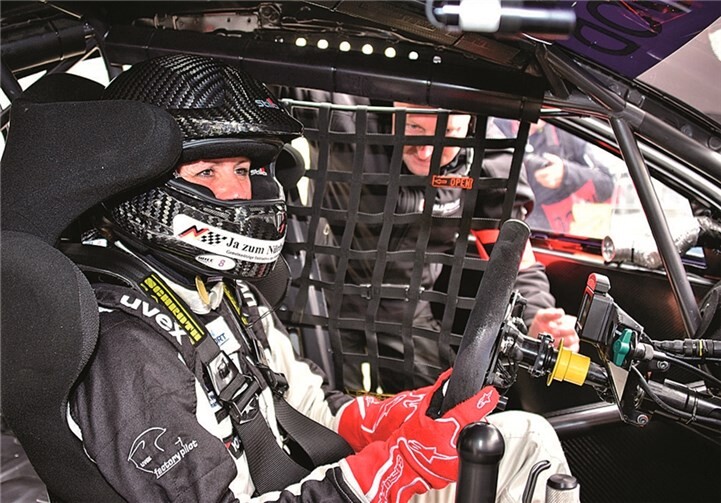 Sabine Schmitz im Cockpit des Chevrolet RML Cruze TC1.