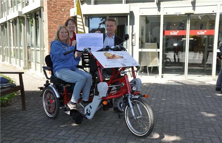 Sabine Schüffelchen, Martine Bontemps, Jakob Bienentreu und „Antoinette“. Foto: Wolfgang Ulrich