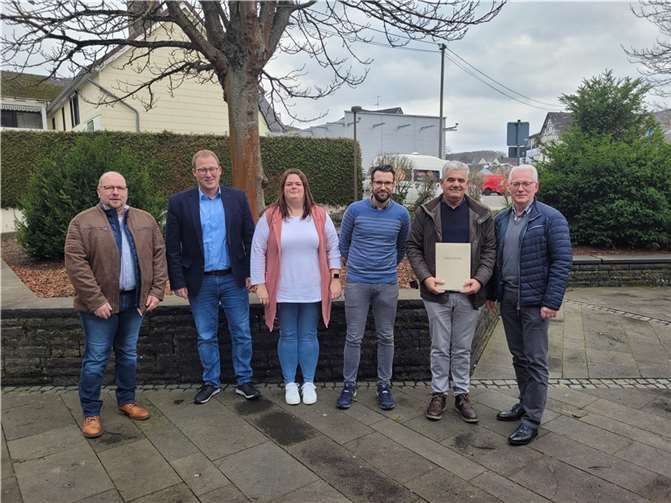 Sabit Merovci wurde in den Ruhestand verabschiedet. Quelle: Verbandsgemeinde Puderbach