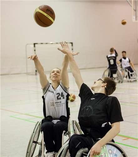 Sabrina Busch beim Training mit den Wiesbadener Rhine River Rhinos. privat