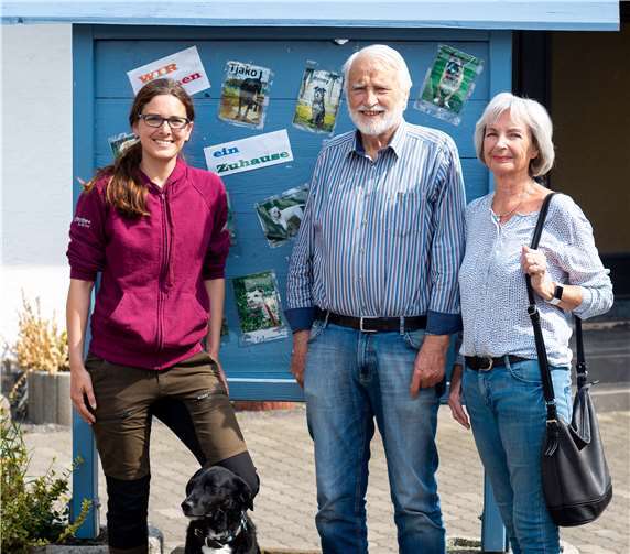 Sabrina Steger die Erste Vorsitzende des Tierschutzvereins, Sigurd Remy und seine Ehefrau. Foto: Niclas Kreft