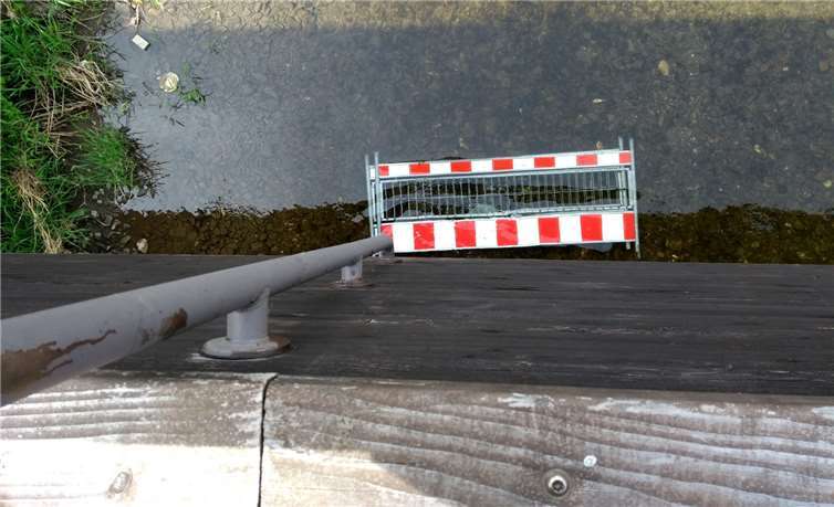 Sachbeschädigung an öffentlichen Einrichtungen sowie die rechtswidrige Entfernung von Verkehrszeichen belasten nicht nur die öffentliche Hand, sondern stellen auch Gefahren für die Umwelt dar. Fotos: Stadt Sinzig