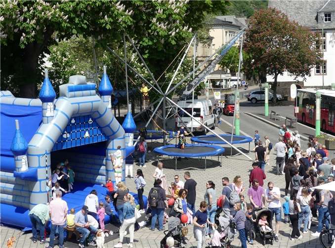 Sämtliche Plätze in der Cochemer Innenstadt waren zum traditionellen Kinderfest wieder fest in der Hand des Nachwuchses.