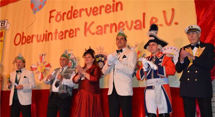 Sämtliche närrische Formationen hatten sich auf Einladung des FOK eingefunden, um gemeinsam und mit jeder Menge Freude in die neue Session zu starten. AB