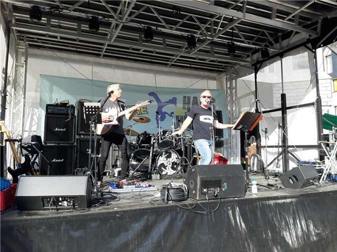 Sänger Dirk Licht (re.) und Arnulf Lambach an der Gitarre von Acoustic Virgins.