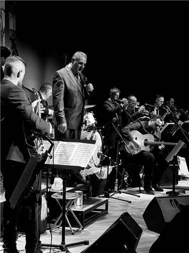 Sänger Django Reinhardt feierte seinen 60. Geburtstag und sein 52jähriges Bühnenjubiläum. Foto: Django Reinhardt Music Friends e. V.