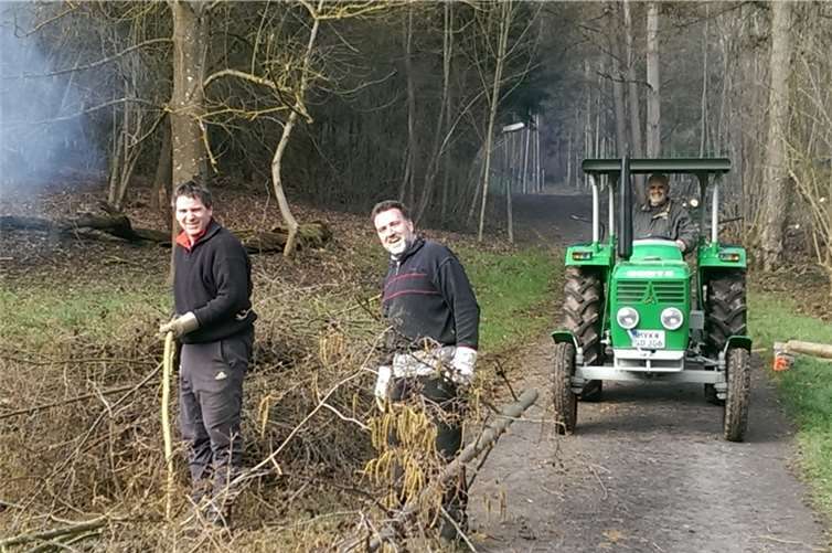 Säuberung des Alzbach-Lehrpfades durch die Jahrgangsfreunde 26/27.privat