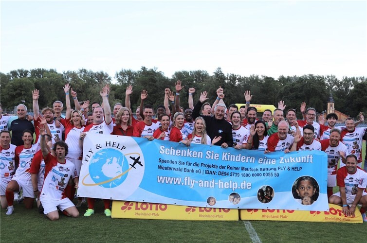 Sage und schreibe 105.000 € sind durch Spenden, Sponsoren, Eintrittsgelder, Verkaufserlöse und weitere Aktionen zusammengekommen.