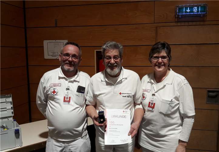 Sage und schreibe 150 Mal hat Erwin Holl Blut gespendet.Foto: privat