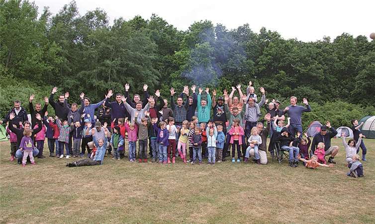 Sage und schreibe 65 Väter und Kinder nahmen am 2. Väterzelten der Kita St. Josef Wormersdorf teil. privat